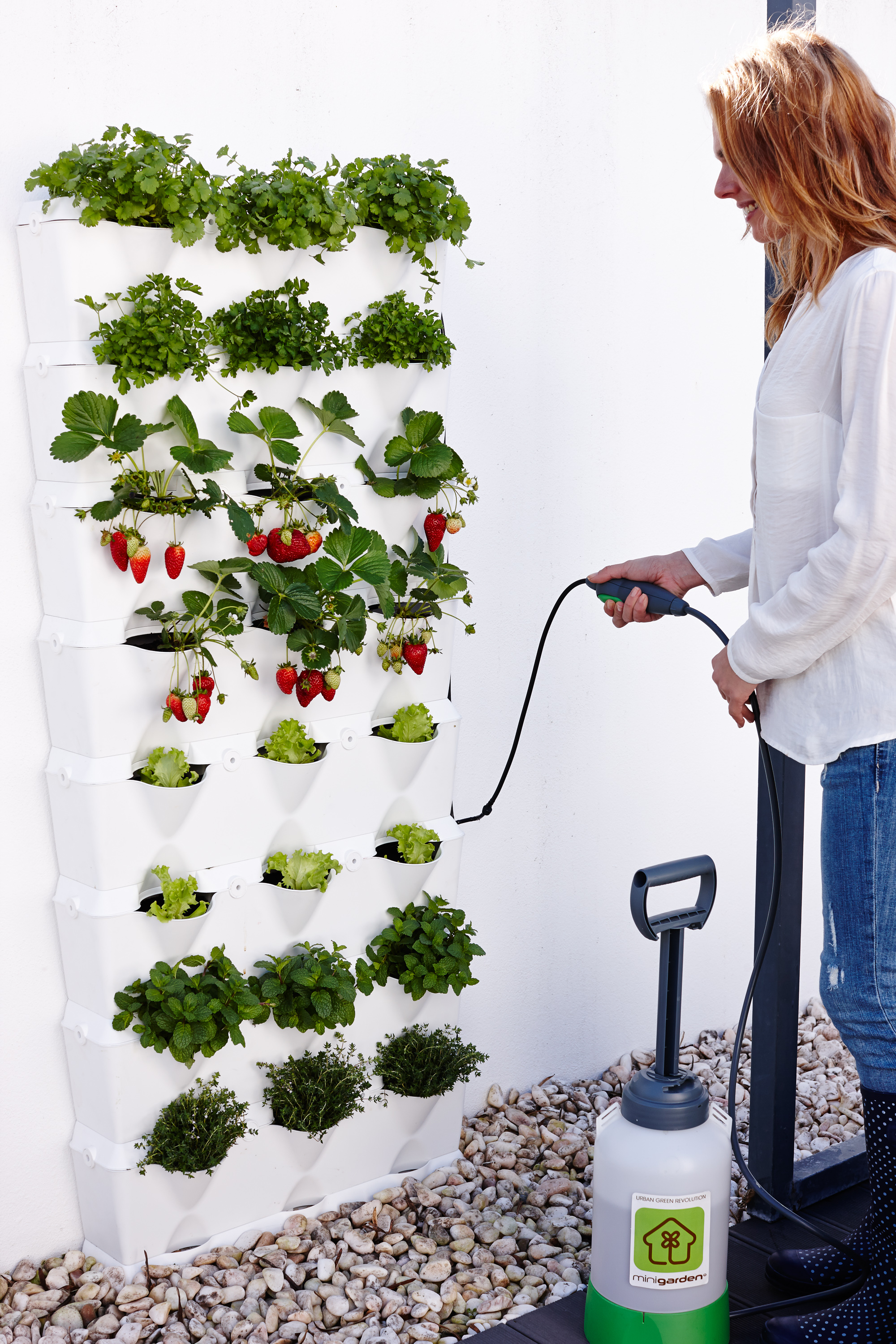 minigarden-outdoor-kitchen-garden